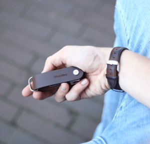 Een handige sleutelbos gadget voor een man - geen losse sleutels meer
