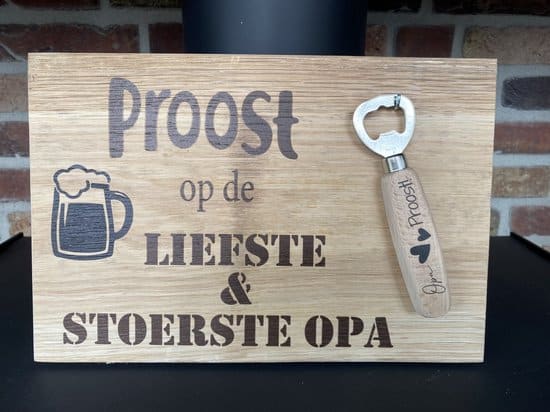 cadeau voor opa 65 jaar - tekstbord met flessenopener